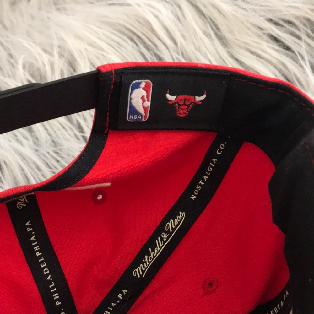 Snap back retro Bulls hat - Picture 5 of 5